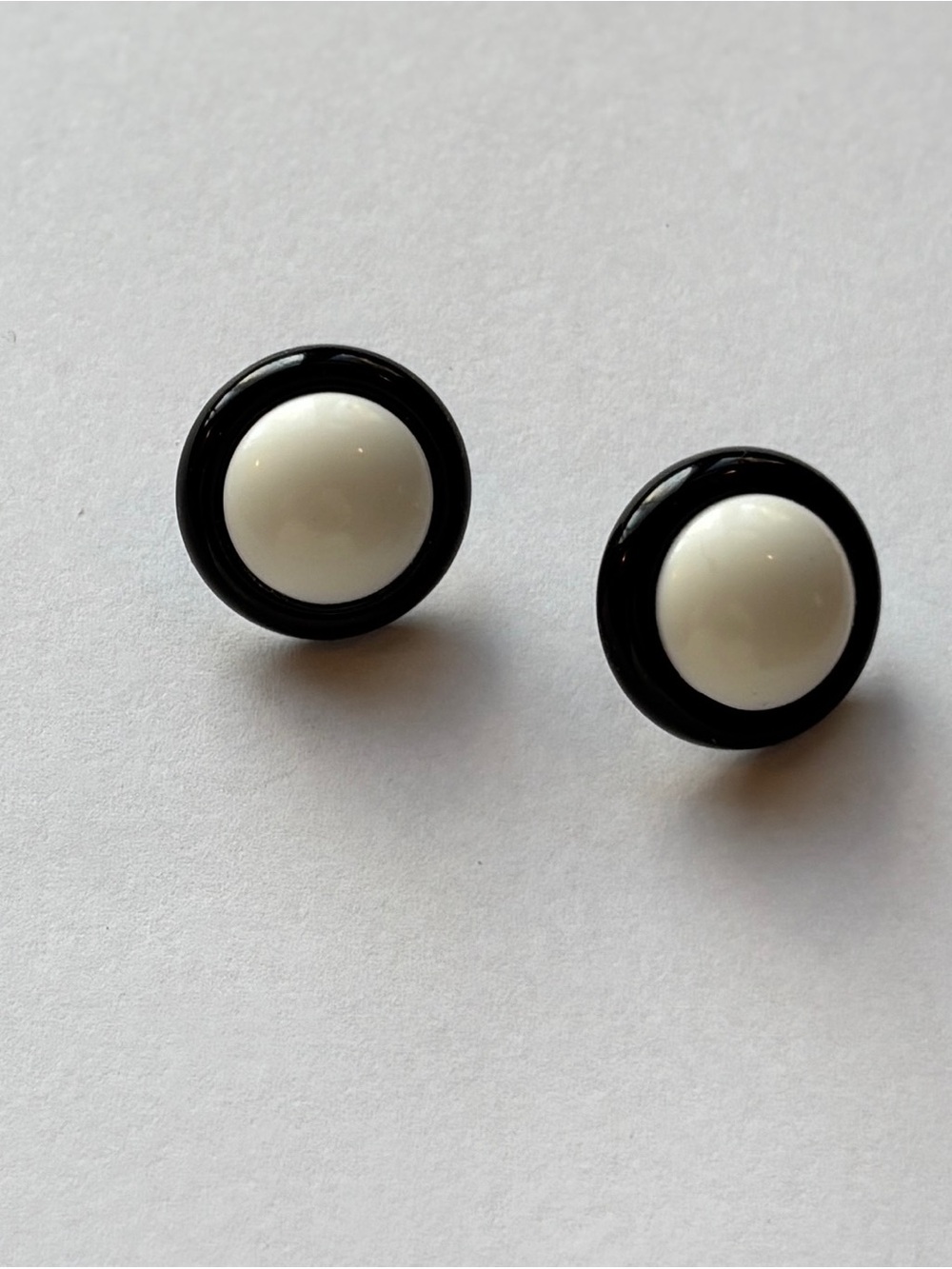Retro Black and White Round Stud Earrings